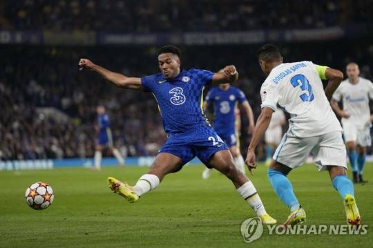 제니트와 경기를 치르던 첼시 리스 제임스(왼쪽)
[AP=연합뉴스]