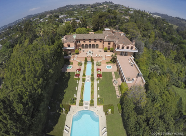 지난 16일(현지시각) 영화 '대부'에 나온 허스트 주택이 약 740억원으로 낙찰됐다. 사진은 베벌리 허스트 주택의 모습. /사진=베벌리하우스그룹 홈페이지 캡처