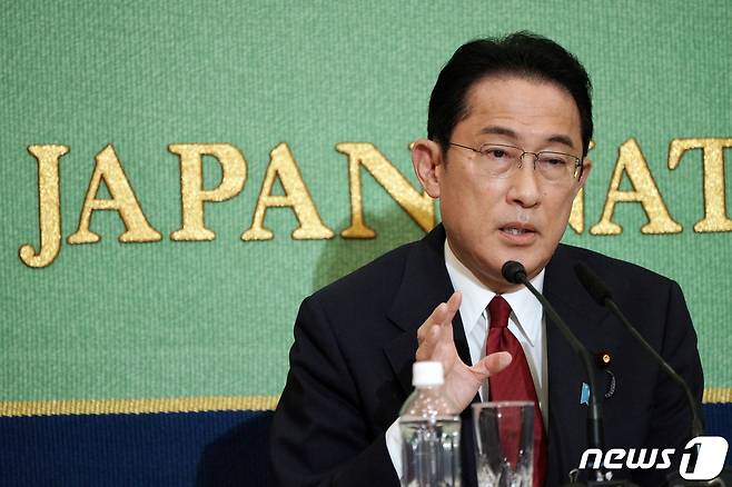 기시다 후미오 전 자민당 정무조사회장이 18일 일본 기자클럽이 주최한 자민당 총재 후보 공개 토론회에서 발언하고 있다. © 로이터=뉴스1