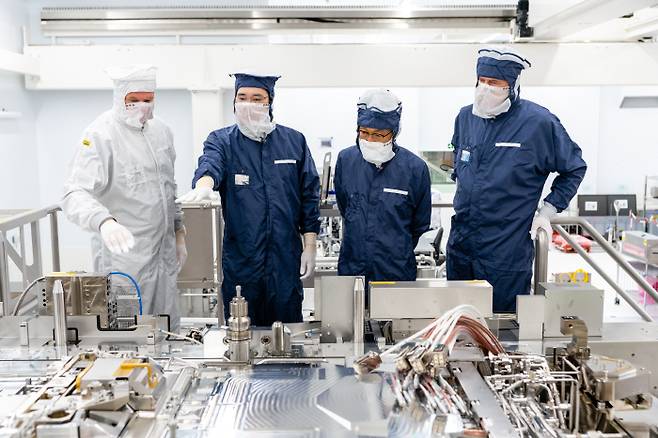 이재용 삼성전자 부회장이 작년 10월 네덜란드 ASML 본사를 찾았다. [사진 제공 = 삼성전자]