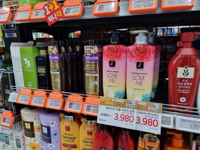 서울 시내 한 대형마트에 진열된 다양한 종류의 샴푸 제품