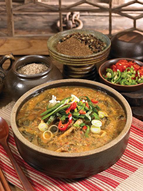 몸이 고된 날 추어탕을 한 그릇 먹으면 긴장이 풀리며 피로가 싹 가신다. [GettyImage]