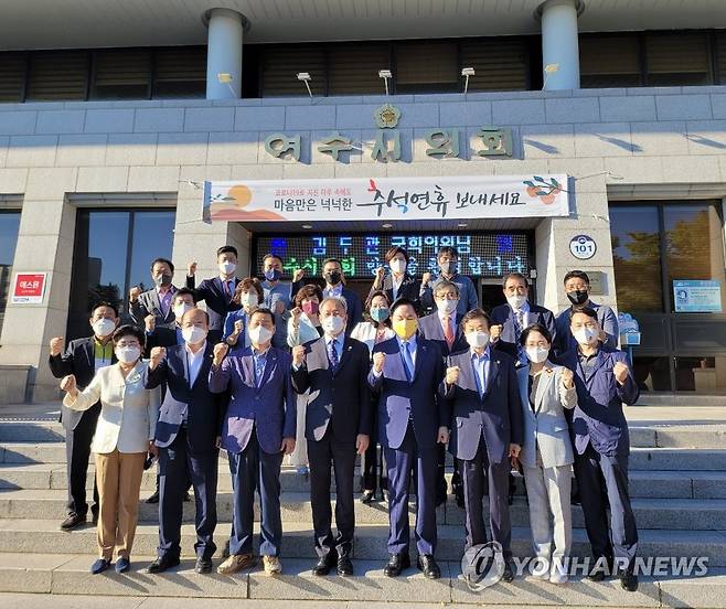 추석연휴 첫날 여수 찾은 김두관 의원 [김두관 의원실 제공. 재판매 및 DB 금지]