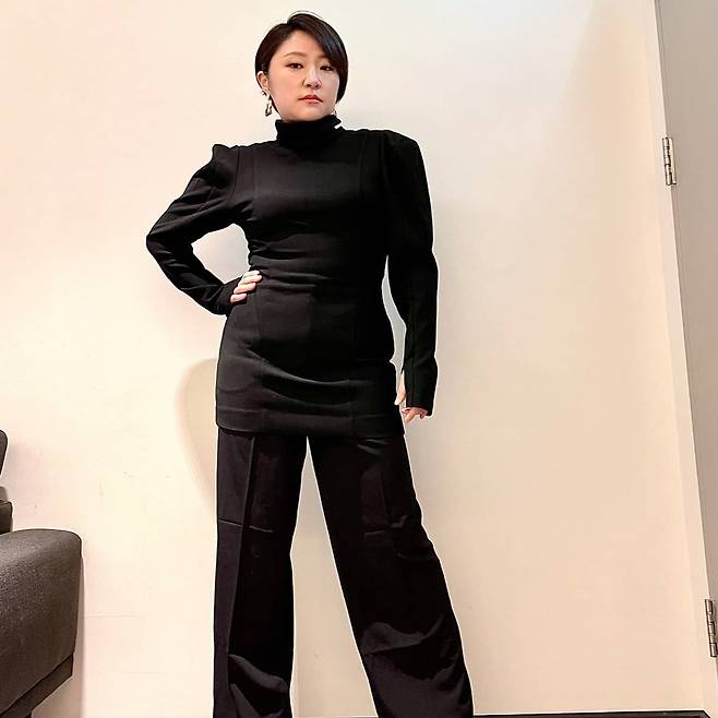 Actor Kim Hyun-Sook flaunts radiant beautiful look after lossOn the 19th, Kim Hyun-Sook posted several photos on his Instagram, saying,  # I raise # Studio photo shot.In the photo, Kim Hyun-Sook, who boasts beautiful beautiful looks after losing 11kg recently, was shown.Kim Hyun-Sook, who introduced the all-black fashion, boasts a slim figure and attracts Eye-catching.Meanwhile, Kim Hyun-Sook is appearing on JTBC Brave Solo Childcare - I Raise with Son Hamin.