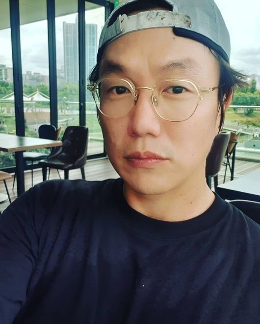 On the 19th, Sung Si-kyung posted an article on Instagram saying, I can not sleep for a few hours and I ride a bicycle in the morning. I have to buy a bicycle. Pasta with my brother who lent me a bicycle.Lets have a nice Chuseok with the man, he added, and the last tired, old, sad face.The photo shows Sung Si-kyung, who wrote a ball cap upside down. Sung Si-kyung rewrites the article Man and Pasta and emphasizes his lonely heart.Meanwhile, Sung Si-kyung is currently appearing on KBS2 Baek Jong-won Class.