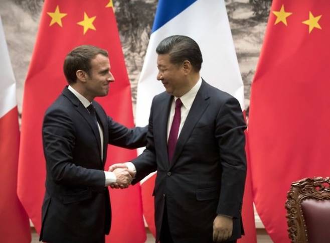 에마뉘엘 마크롱 프랑스 대통령(왼쪽)과 시진핑 중국 국가주석. 사진은 2018년 1월 마크롱 대통령이 중국 베이징을 방문해 시 주석과 정상회담을 할 때의 모습. 세계일보 자료사진