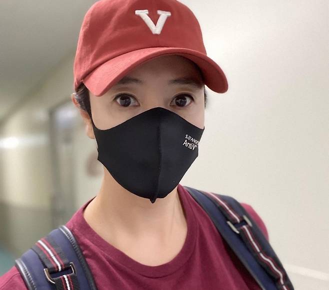 Actor Kim Hye-soo reveals daily lifeOn the 18th, Kim Hye-soo posted a picture on his Instagram without comment.The picture shows Kim Hye-soo, who wore a mask and even a cap hat, covering more than half of his face, but he could not hide his big eyes and shining presence.In the comfortable daily life of Kim Hye-soo, who was backpacked in a comfortable T-shirt, fans said, Have you seen Mogadishu again?Korean movie fighting, It looks good in purple, It is so beautiful, I have a good Chuseok! And so on.Meanwhile, Kim Hye-soo stars in Netflix original Boy Judge and the film Smuggling (director Ryu Seung-wan).