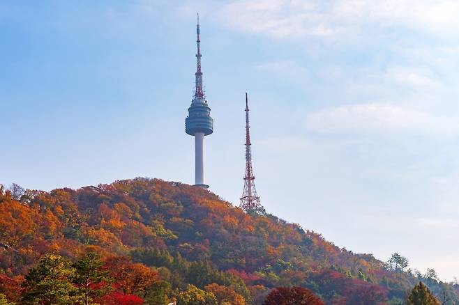 곧 가을에 물들 서울 남산