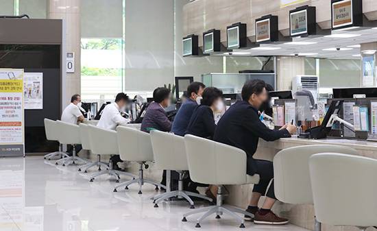 서울 주택을 매입할 때 주택담보대출 외에 신용대출을 동원하는 거래 비중이 15%에 달하는 것으로 나타났다. <매경DB>