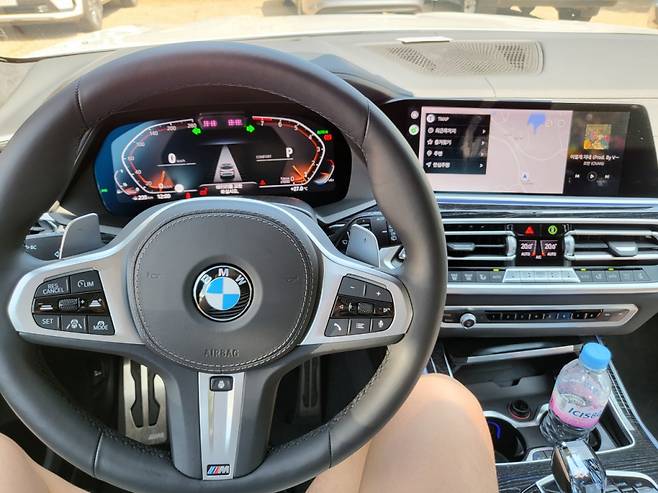 BMW X7 40i M spt 운전석/사진=이강준 기자