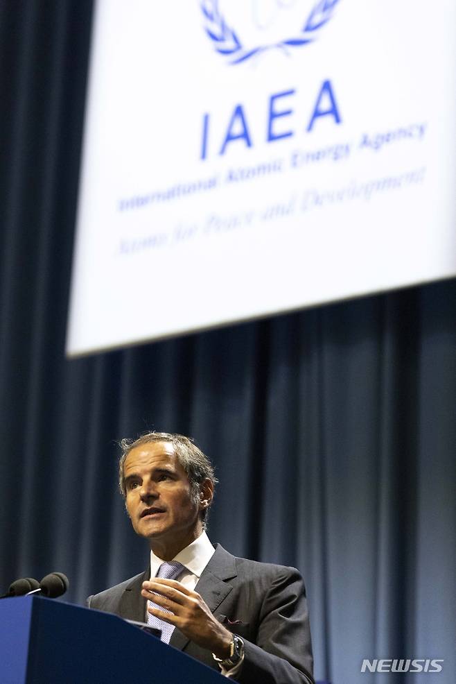 [AP/뉴시스]라파엘 그로시 국제원자력기구(IAEA) 사무총장. 사진은 20일 오스트리아 빈에서 열린 IAEA 총회에서 이란 핵 검증에 관한 회의 진행 모습. 2021.09.20.photo@newsis.com