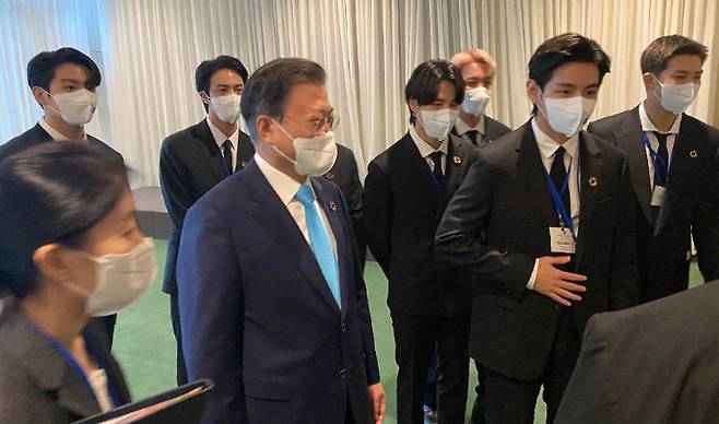 문 대통령, BTS와 함께. 연합뉴스