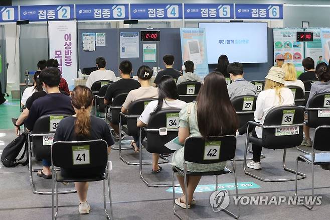 순조롭게 진행되는 백신접종 [연합뉴스 자료사진]