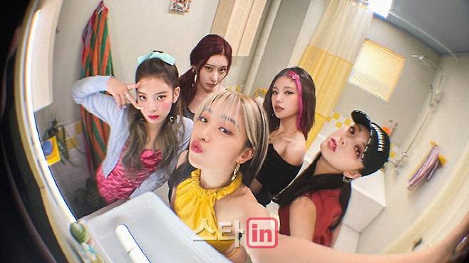 ITZY ‘SWIPE’ 뮤직비디오 티저 영상 썸네일(사진= JYP엔터테인먼트)