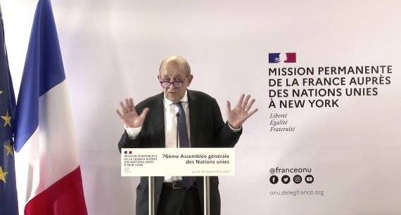 장 이브 르드리안 프랑스 외교장관이 20일(현지시간) 미국 뉴욕의 유엔주재 프랑스 대표부에서 기자회견을 하고 있다. AP뉴시스