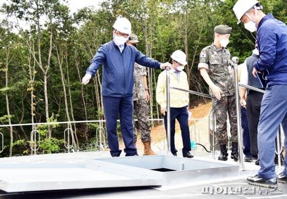 최종환 파주시장 15일 장단저수지 현장점검. 사진제공=파주시