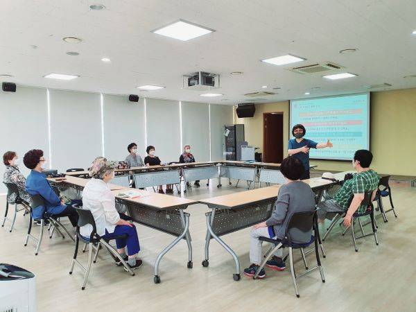 일반 어르신을 대상으로 한 치매예방교육 시간.(사진=성동구치매안심센터)