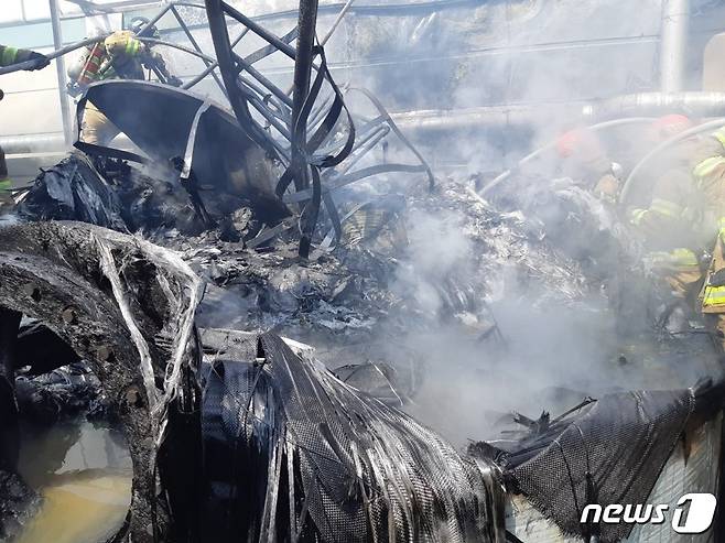 22일 오전 11시15분께 대전 대덕구 문평동의 한 자동차 부품 공장에서 불이 나 약 40분 만에 꺼졌다. (대전소방본부 제공) © 뉴스1