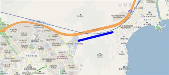 통제되는 부산 송정터널 구간.