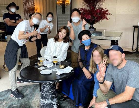 박막례 할머니와 손녀 김유라씨(왼쪽)