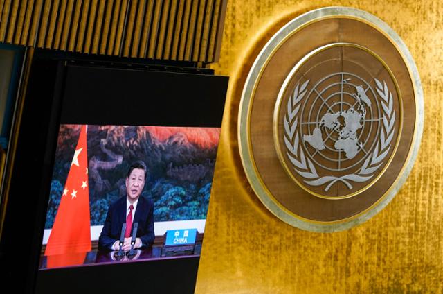시진핑 중국 국가주석이 21일 미국 뉴욕 유엔본부에서 열린 제76차 유엔총회에서 화상으로 연설 하고 있다. 뉴욕=AFP 연합뉴스
