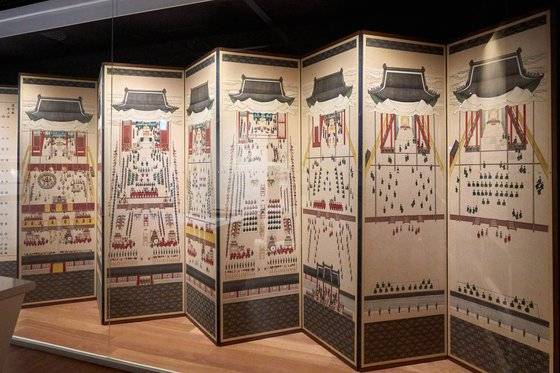 고종이 51세 때 기로소에 입소하는 의식 절차 및 이를 기념하는 잔치를 그린 열 폭 병풍 ‘임인진연도병’에는 각종 국악기가 등장한다.