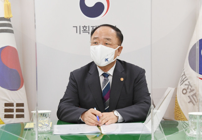 8월 고용동향 관련 관계장관회의 주재하는 홍남기 부총리|연합뉴스
