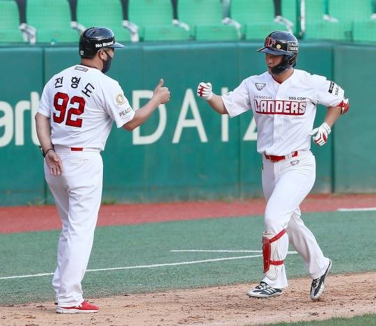 9회 동점 홈런을 날린 SSG의 김성현[SSG 랜더스]