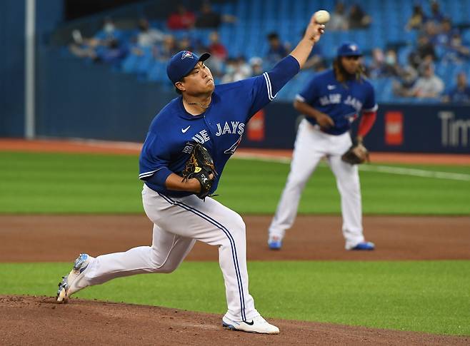 부상자 명단(IL)에 오른 류현진(34·토론토 블루제이스)이 캐치볼을 소화하며 가볍게 운동을 시작했다./사진=로이터