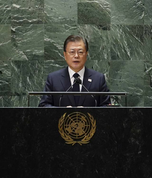 문재인 대통령이 21일(현지시각) 미국 뉴욕 유엔 총회장에서 기조연설을 하고 있다./연합뉴스