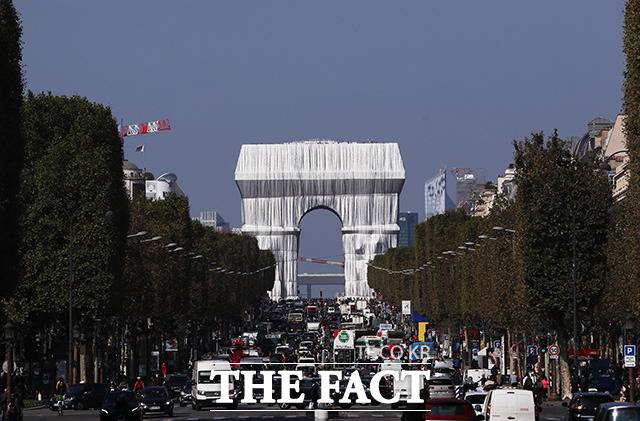 '포장된 개선문'