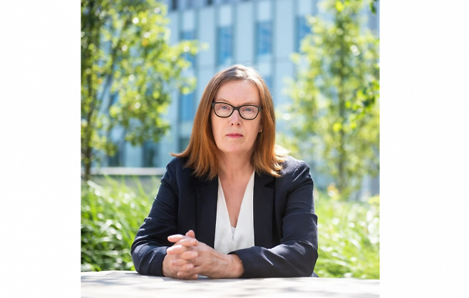 세러&nbsp;길버트 영국 옥스퍼드대 교수가 신종 코로나바이러스 감염증(COVID-19·코로나19) 바이러스가 더 치명적으로 변이할 가능성이 없다는 전망을 내놨다. 영국 옥스퍼드대 제공