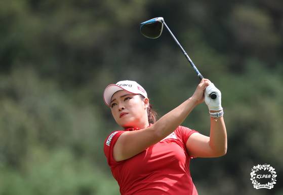 Jang Ha-na tees off at the OKSavingsBank Se Ri Pak Invitational at Sejong Silkriver in Sejong, Cheongju on Sunday. [NEWS1]