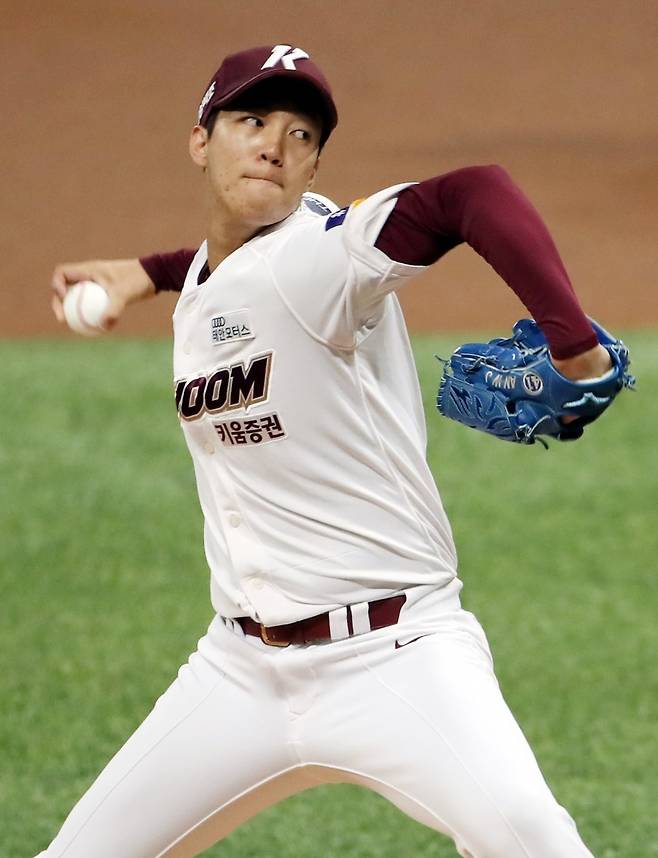 ▲ 키움 우완투수 안우진이 23일 고척 NC전에서 공을 뿌리고 있다. ⓒ연합뉴스