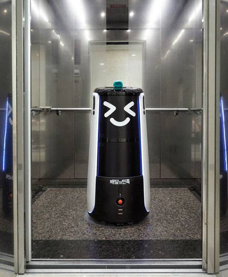 배달의민족(이하 배민)의 실내 자율주행 배달로봇 ‘딜리타워’ [우아한형제들 제공]