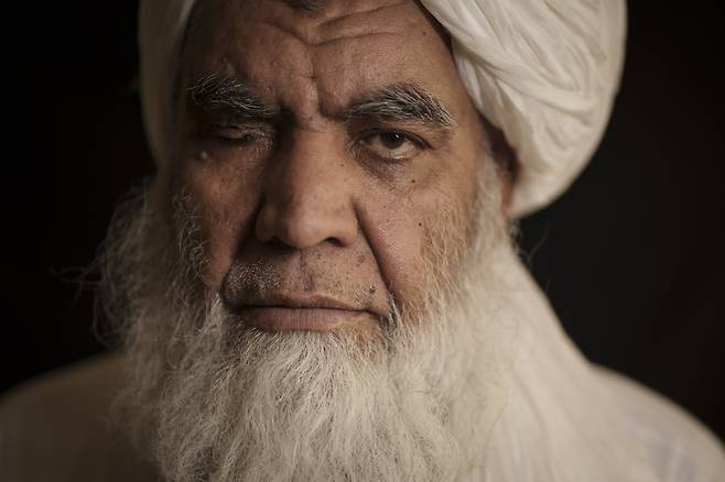 물라 누루딘 투라비 전직 이슬람 무장세력 탈레반의 법무부 장관이자 ‘도덕 경찰’청장. 그는 23일(현지시간) AP통신과 단독 인터뷰를 통해 탈레반이 엄격한 형벌을 부활할 것이라고 예고했다. [AP]