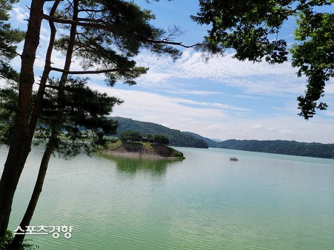 도산서원 앞의 시사단