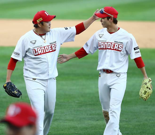 ▲ SSG는 당초 위기이자 열세로 평가됐던 롯데와 더블헤더에서 2승1무로 선전했다 ⓒSSG랜더스