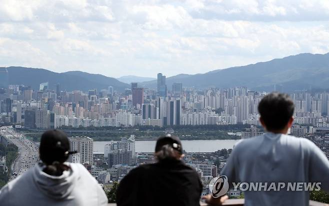 서울 중구 남산에서 바라본 용산, 강남 지역 아파트 [연합뉴스 자료사진]