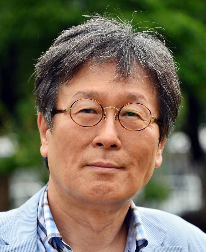 제8회 풀꽃문학상 풀꽃상 수상한 이은봉 시인 [풀꽃문학상운영위원회 제공. 재판매 및 DB 금지]