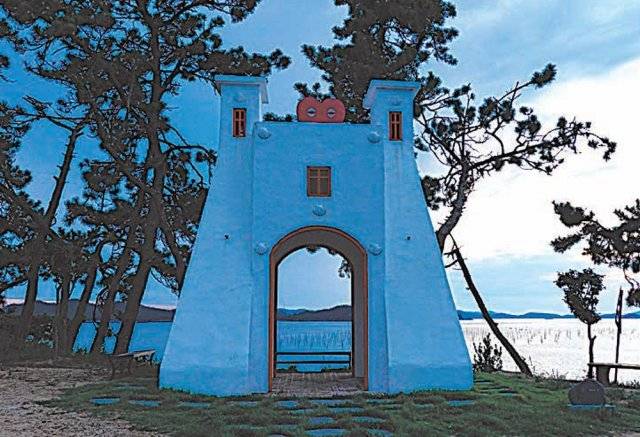 파리 개선문을 연상시키는 ‘사랑의 집’.