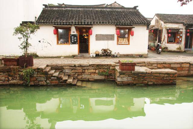 퉁리의 도랑과 가게.ⓒ최종명