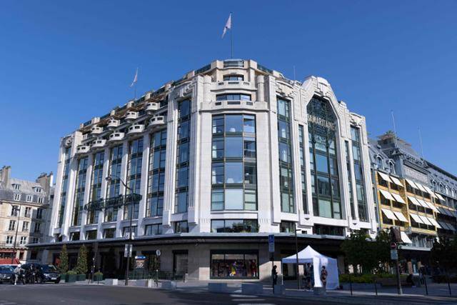 프랑스 파리 중심부에 위치한 사마리텐에는 백화점뿐 아니라 5성급 호텔과 갤러리, 스파, 사무실, 사회주택 등 다양한 시설이 함께 들어가 있다. 파리=AFP 연합뉴스