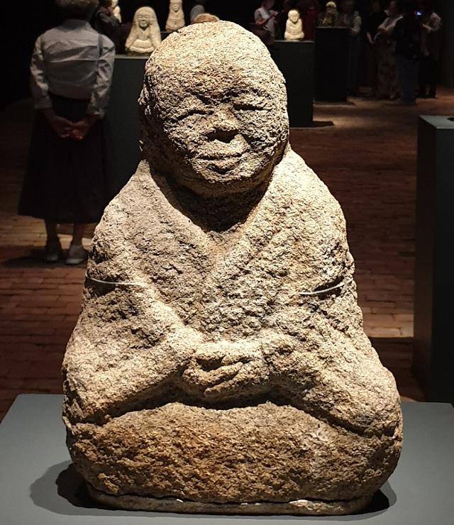 국립중앙박물관 특별전 '영월 창령사터 오백나한, 당신의 마음을 닮은 얼굴'에 전시된 나한상