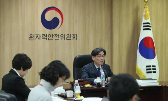 원자력안전위원회가 회의를 진행하고 있다. [사진=뉴시스]