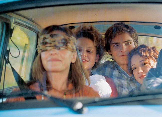 어머니를 위해 떠난 주말 별장 여행에서 남매는 어머니가 숨겨왔던 진실과 대면한다. <사진 제공=동숭아트센터>