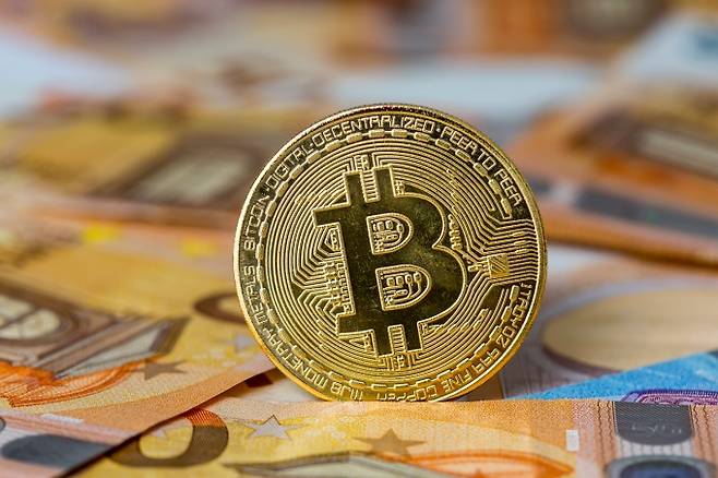 지난 24일(현지시각) 중국 중앙은행인 인민은행이 모든 암호화폐 거래 활동을 불법으로 규정하고 시장을 단속할 방침을 전했다. /사진=이미지투데이