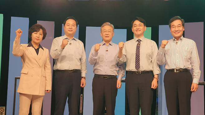 사진 왼쪽부터 추미애 김두관 이재명 박용진 이낙연 후보