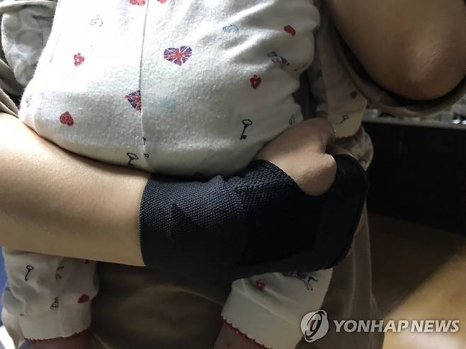 육아 손목보호대 [촬영 이충원]