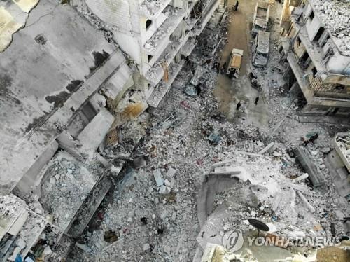 공습으로 파괴된 시리아 이들립 주 건물 [AFP=연합뉴스 자료사진]